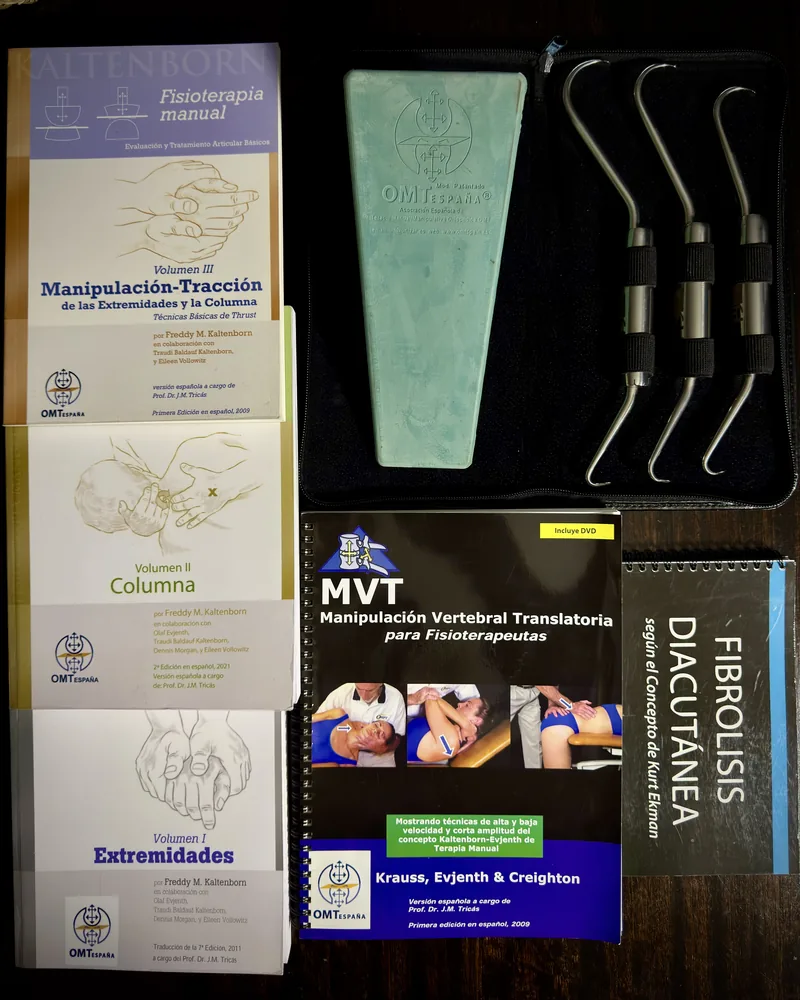 Manuales de fisioterapia manual, cuña y ganchos de fibrolisis diacutánea.